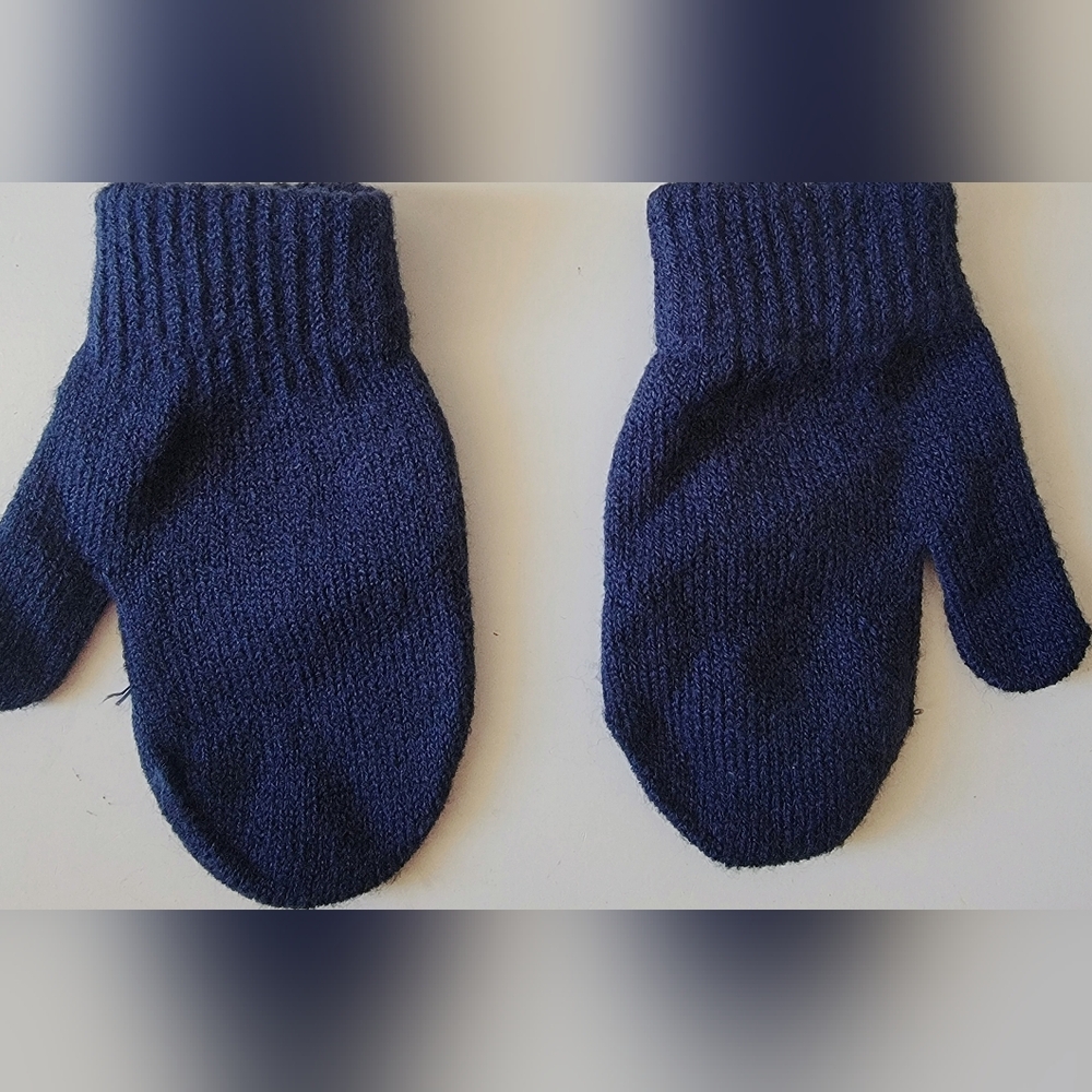 Navy blue toddler mittens